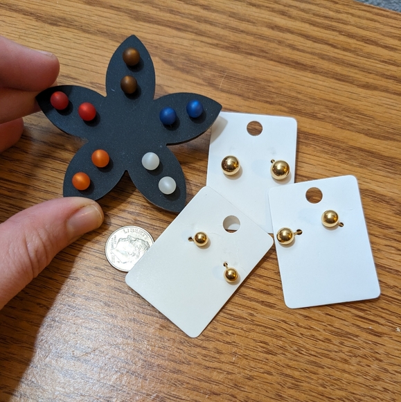 5 Colored Glass Stud Earring Pack & 3 Spherical Gold Stud Earrings Pack; NWT - Picture 7 of 9